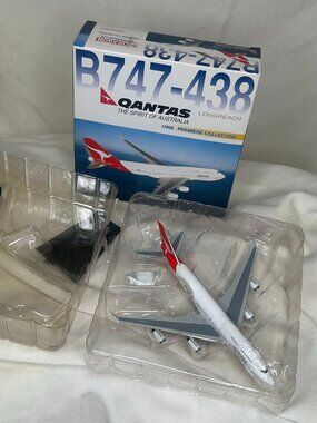 NIB! Dragon Wings Qantas B747-438 Diecast 1/400 Scale Airplane & Stand